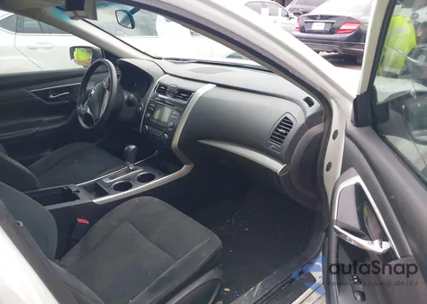 2015 Nissan Altima 2.5 S z USA, uszkodzony, nr VIN 1N4AL3AP8FN892654